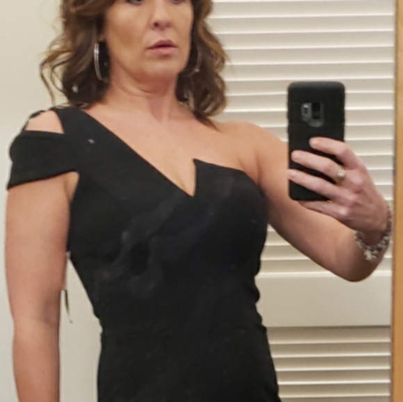 Betsy Adam long one shoulder gown size 8 - Picture 5 of 5